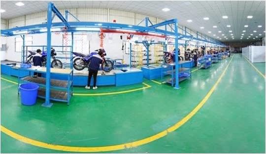 Home Two-wheeler vehicle assembly line with sequential workstations